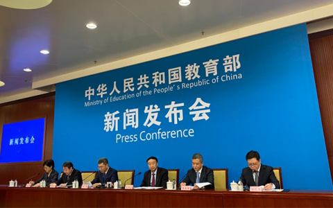 教育部辦公廳等十五部門關(guān)于印發(fā)《兒童青少年近視防控光明行動工作方案(2021 -2025年的通知）